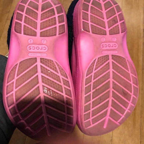 Pink Fuzzy lined Crocs! Size 2! - Picture 8 of 8